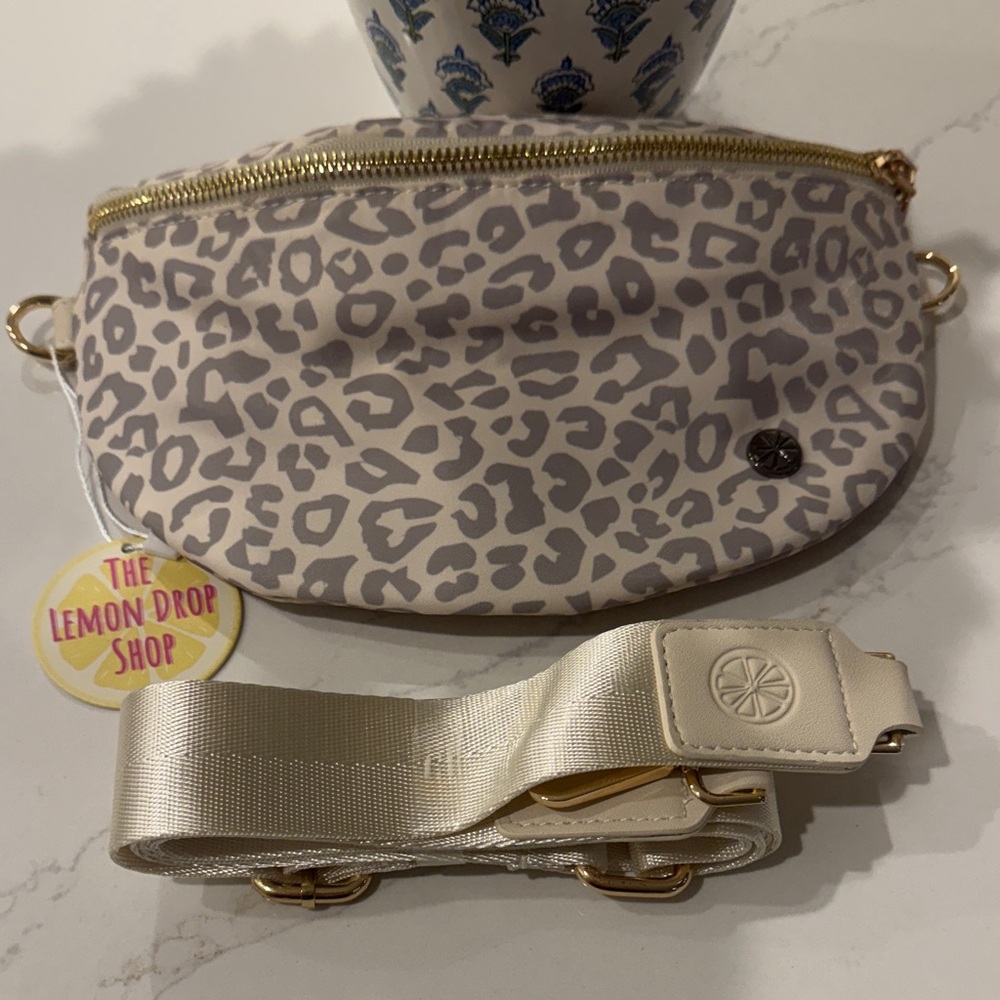 Lemon Drop Shop Leopard Print Women's Bag